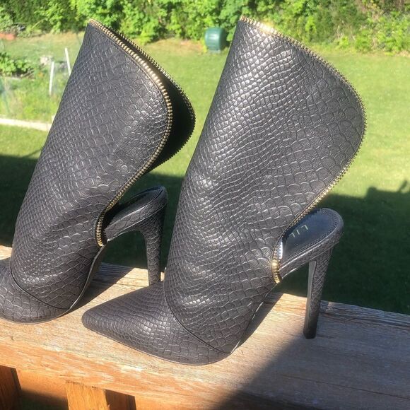 Liliana black snake skin pointed toe open back boots with zipper detail size 7.5 - Picture 7 of 8